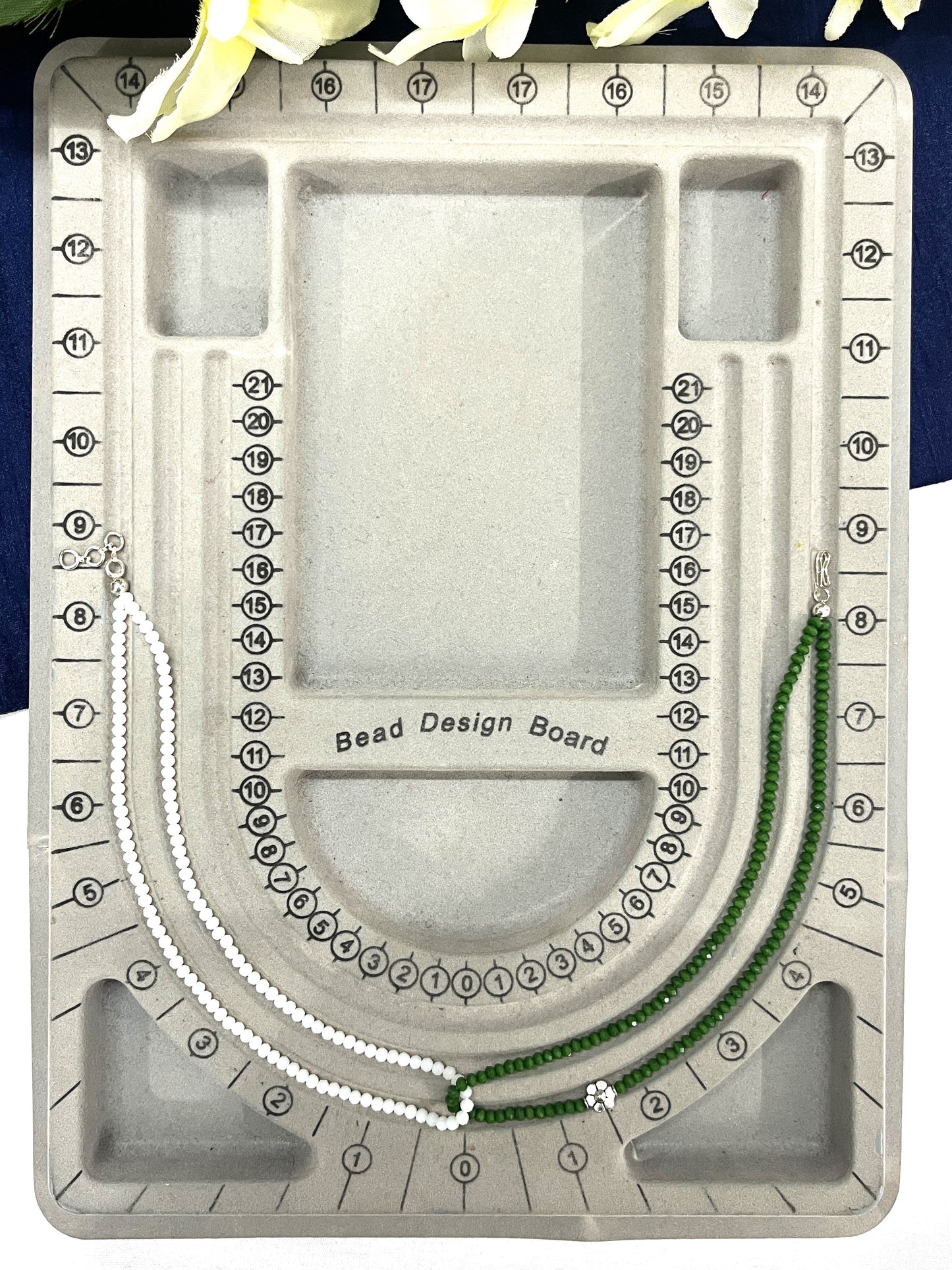 Twin Tone Green-White Choker