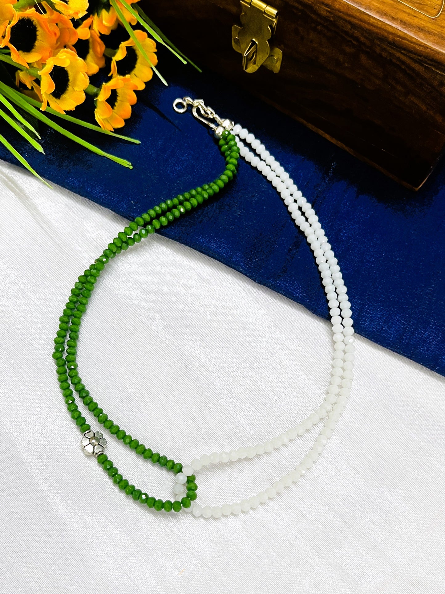 Twin Tone Green-White Choker